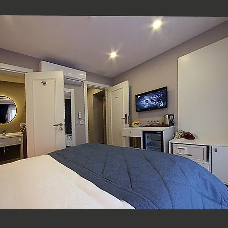 מלון Taksim Santa Lucia 3*
