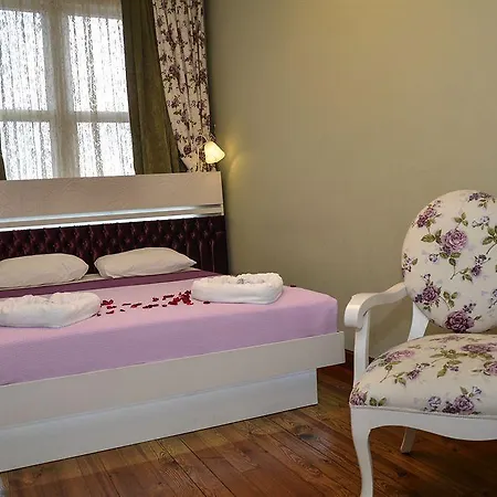 Omer Hayyam Suites Aparthotel