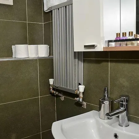 Omer Hayyam Suites Aparthotel