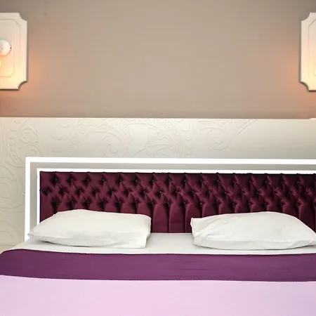 Omer Hayyam Suites Aparthotel