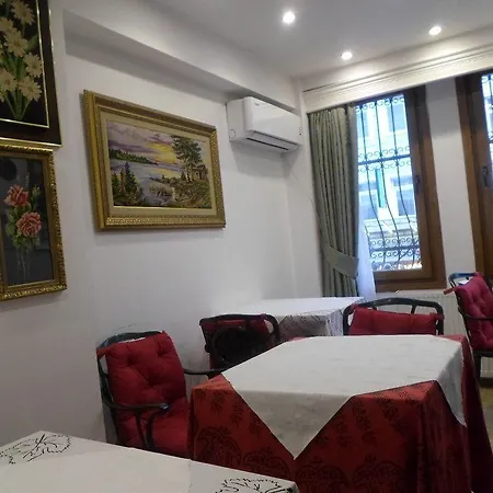 La Petite Maison Ξενοδοχείο 2*
