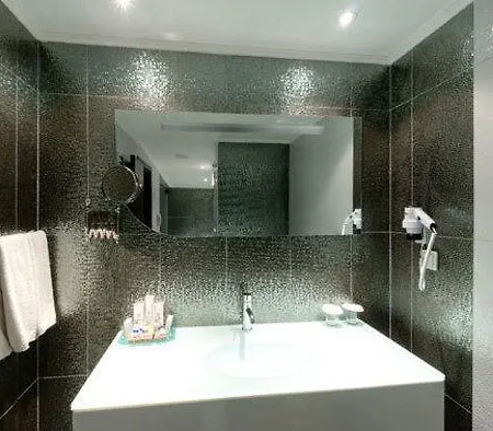 Adela Hotell 4*