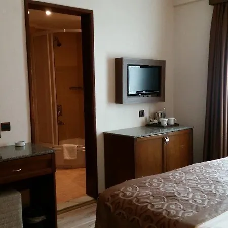 Adela Hotell 4*