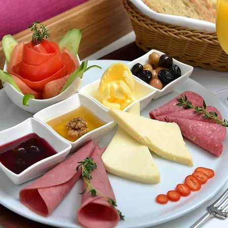 Aura 2* İstanbul