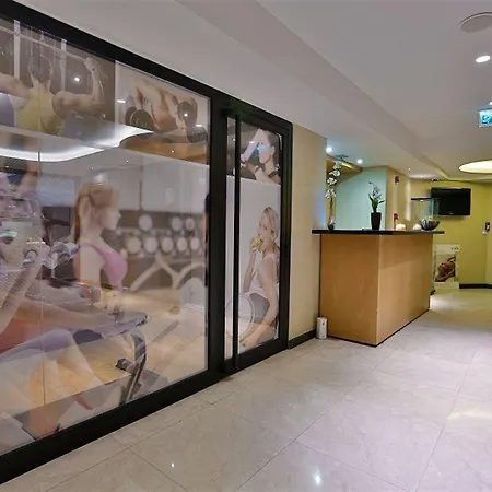 Queen & 4* Istanbul