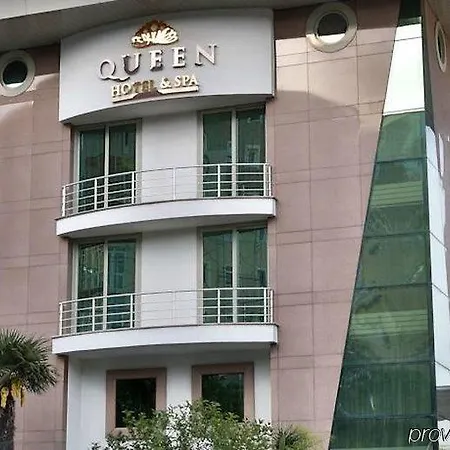 Queen & 4* Istanbul