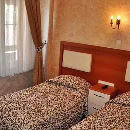 Kaya Madrid Hotel