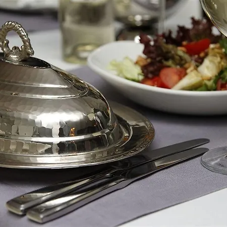 Tria Elegance Hotel