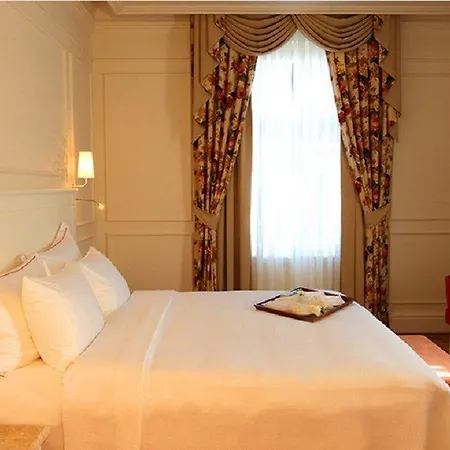 Ξενοδοχείο Corinne Art & Boutique 4*