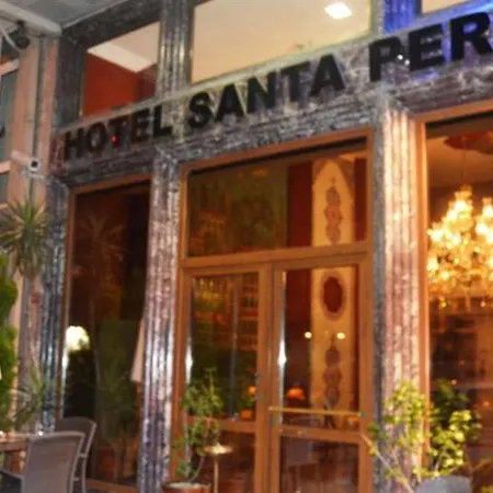 Santa Pera