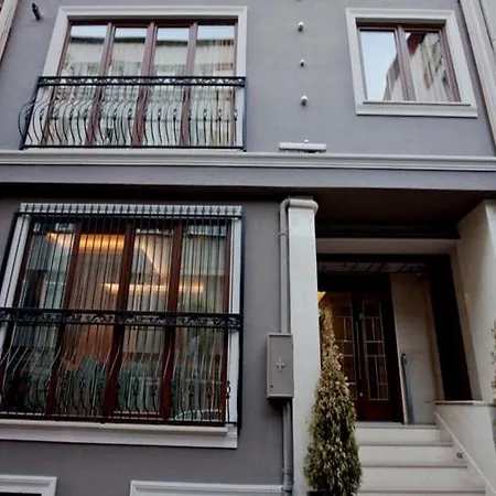 Apartahotel Collage Cihangir 3*