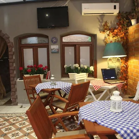 Tom Square Boutique Hotel 2*