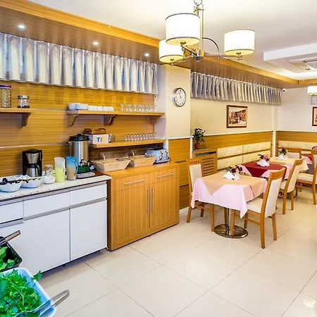 My Rose Hotel 2*