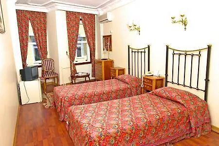 Azade İstanbul