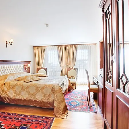 Hippodrome Hotel 3*