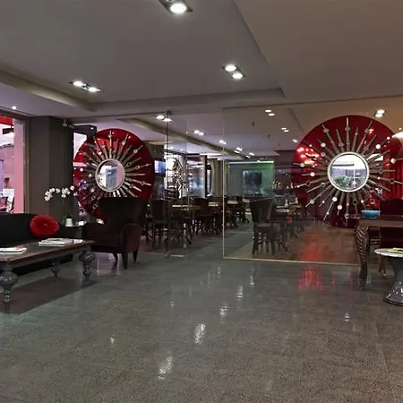 精品苏塔尼亚酒店 酒店