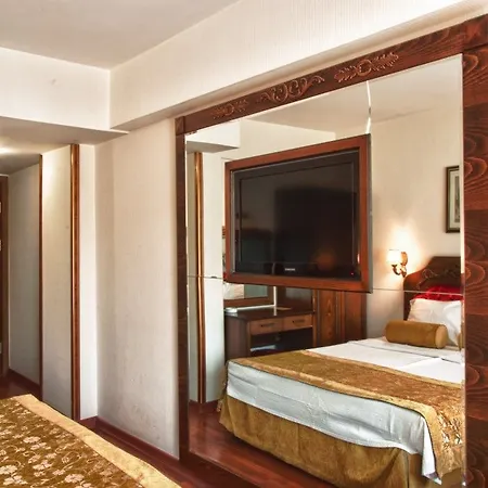 Santa Pera Otel 2*