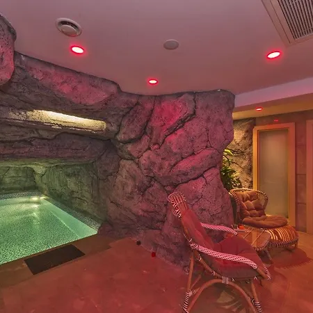 Glorious Hotel 4*