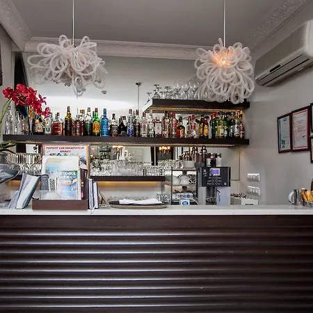 Hotel Tria Elegance