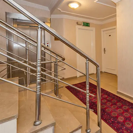 Istanbul Holiday Hotel 3*