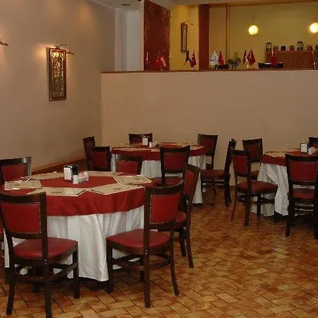 Santa Pera 2*