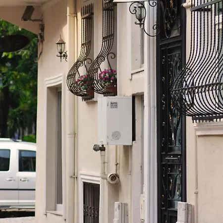 Uyar Apt Istanbul