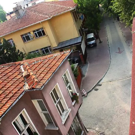 Uyar Apt