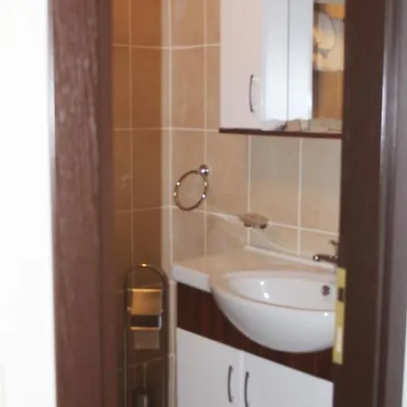 Uyar Apt Apartment