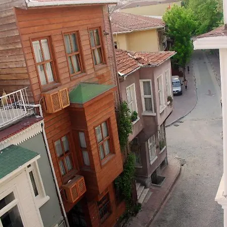 Uyar Apt * Istanbul