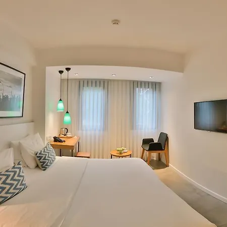 알리아스 호텔 3*