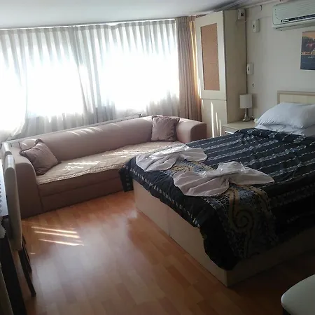 Ates Clco House Aparthotel