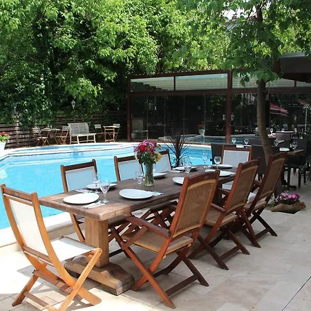 Blanche & Garden Pool Hotel