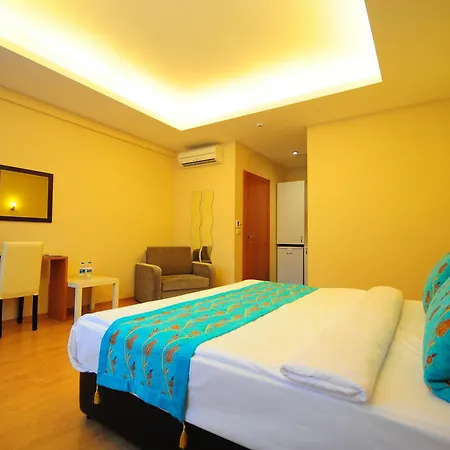 Retropera Otel