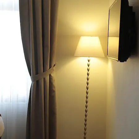 Hotel Serene 2*
