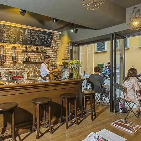 梅洛迪加拉塔大厦酒店