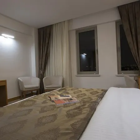 Miel Aparthotel 3*