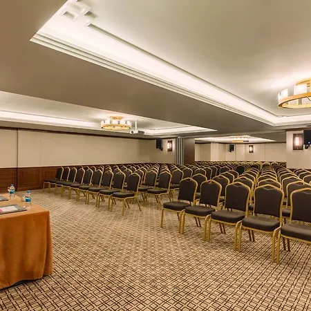Hotel Ramada By Wyndham Istanbul Golden Horn 4*