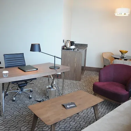 Otel Pullman & Convention Center 5*