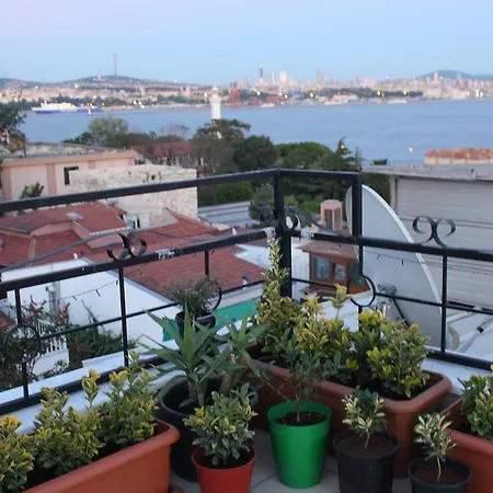 Peninsula Hotel 3*