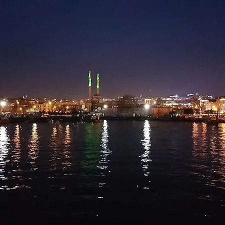 Peninsula Hotel 3*