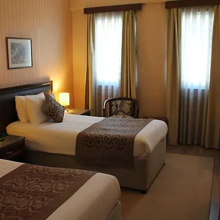 Hotell Adela 4*
