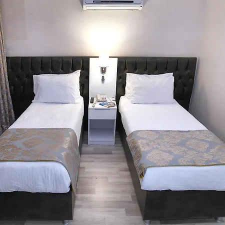 Hotel Monarch