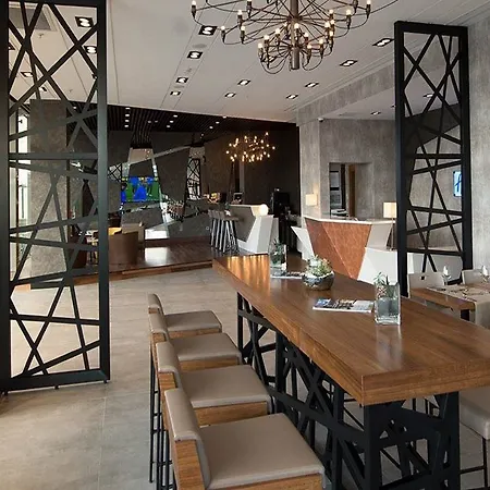 Liv City Hotel
