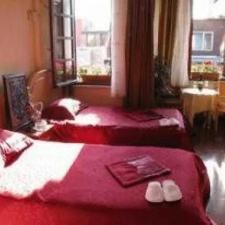 Hotel Emmasaray