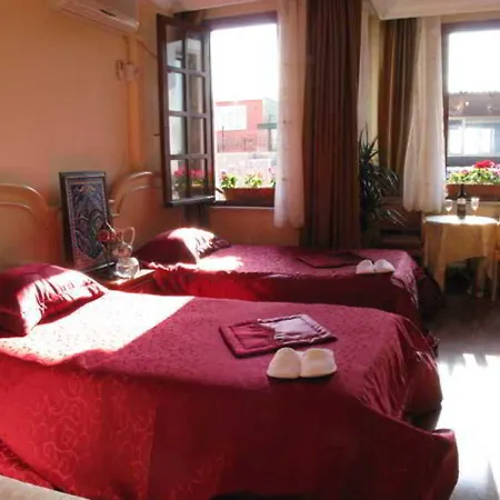 Hotel Emmasaray