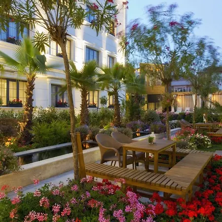 Hotel Sura Design & 4*