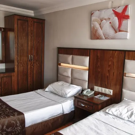 Santa Pera Otel 2*