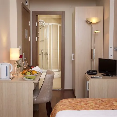 Hotel Five Boutique 4*