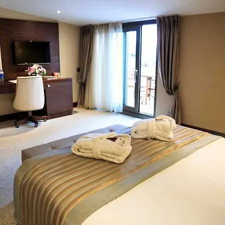 Hotel Grand Aras & 4*