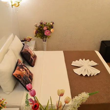 Peradise Hotel 2*
